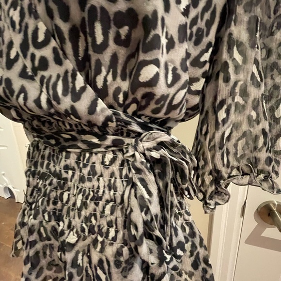 Animal print blouse with elasticized waist and sash - Picture 3 of 5